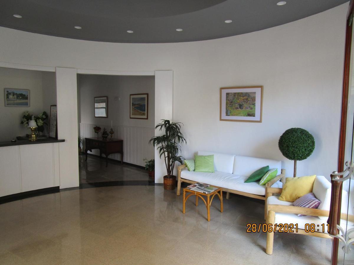 Hotel Apartaments Gesoria Porta Ferrada サン・フェリウ・ダ・ギショルス エクステリア 写真