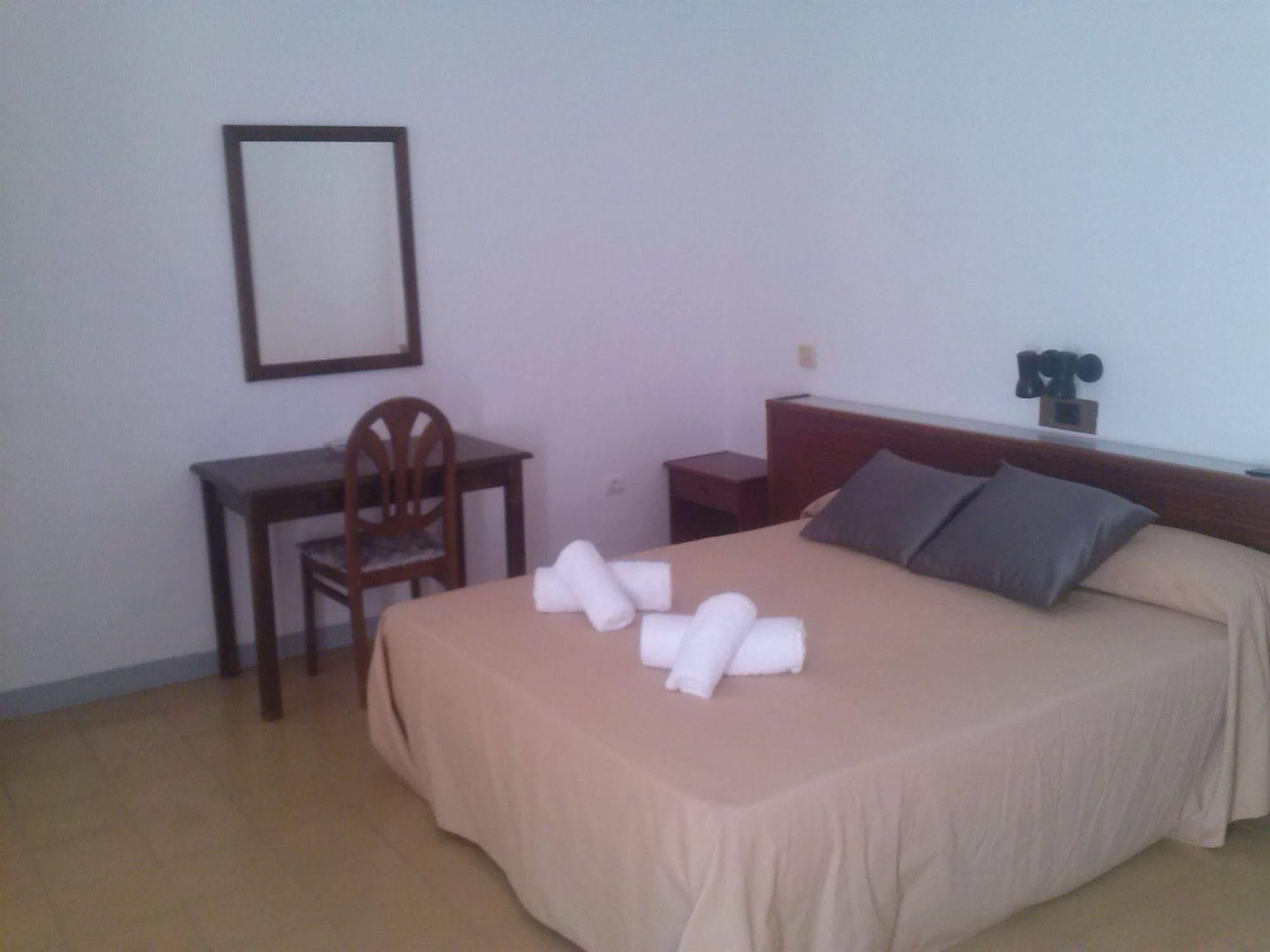 Hotel Apartaments Gesoria Porta Ferrada サン・フェリウ・ダ・ギショルス エクステリア 写真