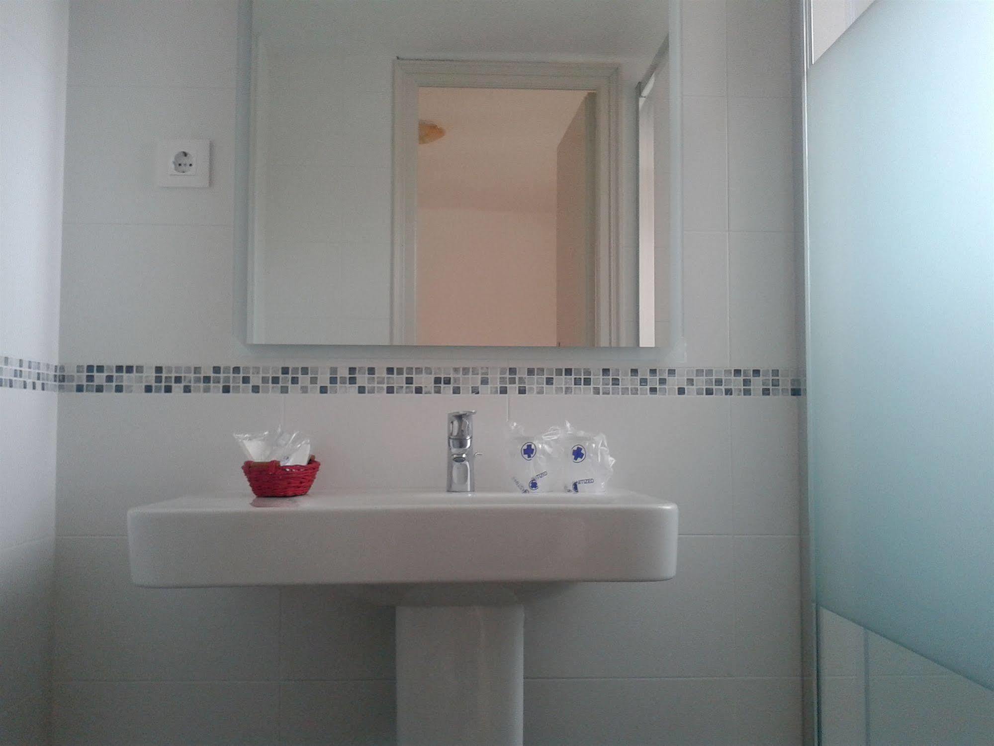 Hotel Apartaments Gesoria Porta Ferrada サン・フェリウ・ダ・ギショルス エクステリア 写真