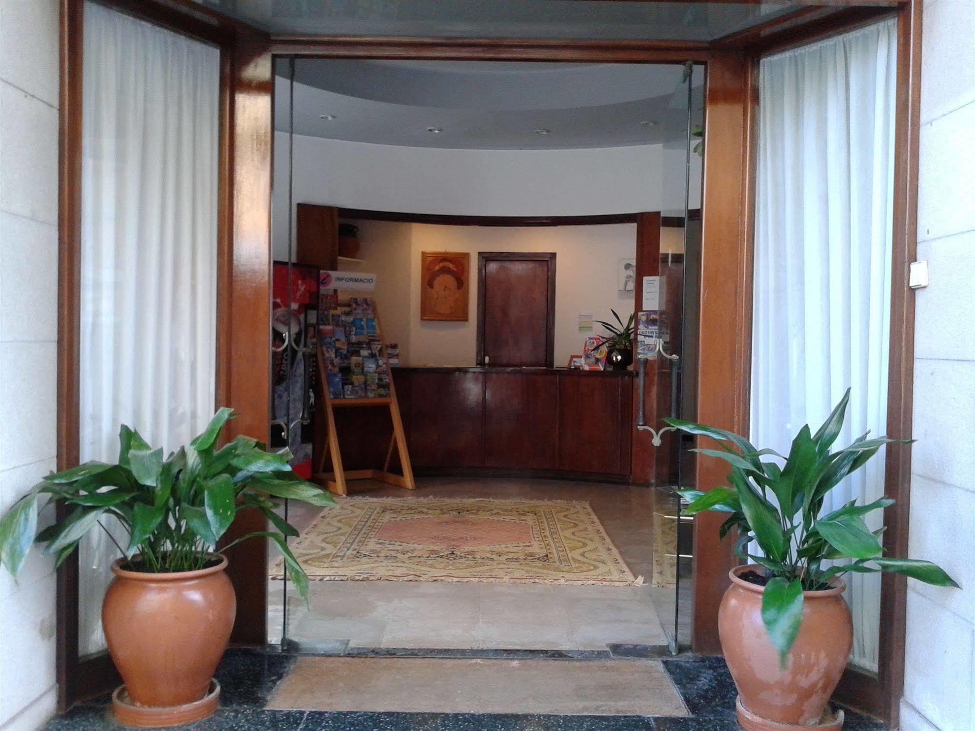 Hotel Apartaments Gesoria Porta Ferrada サン・フェリウ・ダ・ギショルス エクステリア 写真